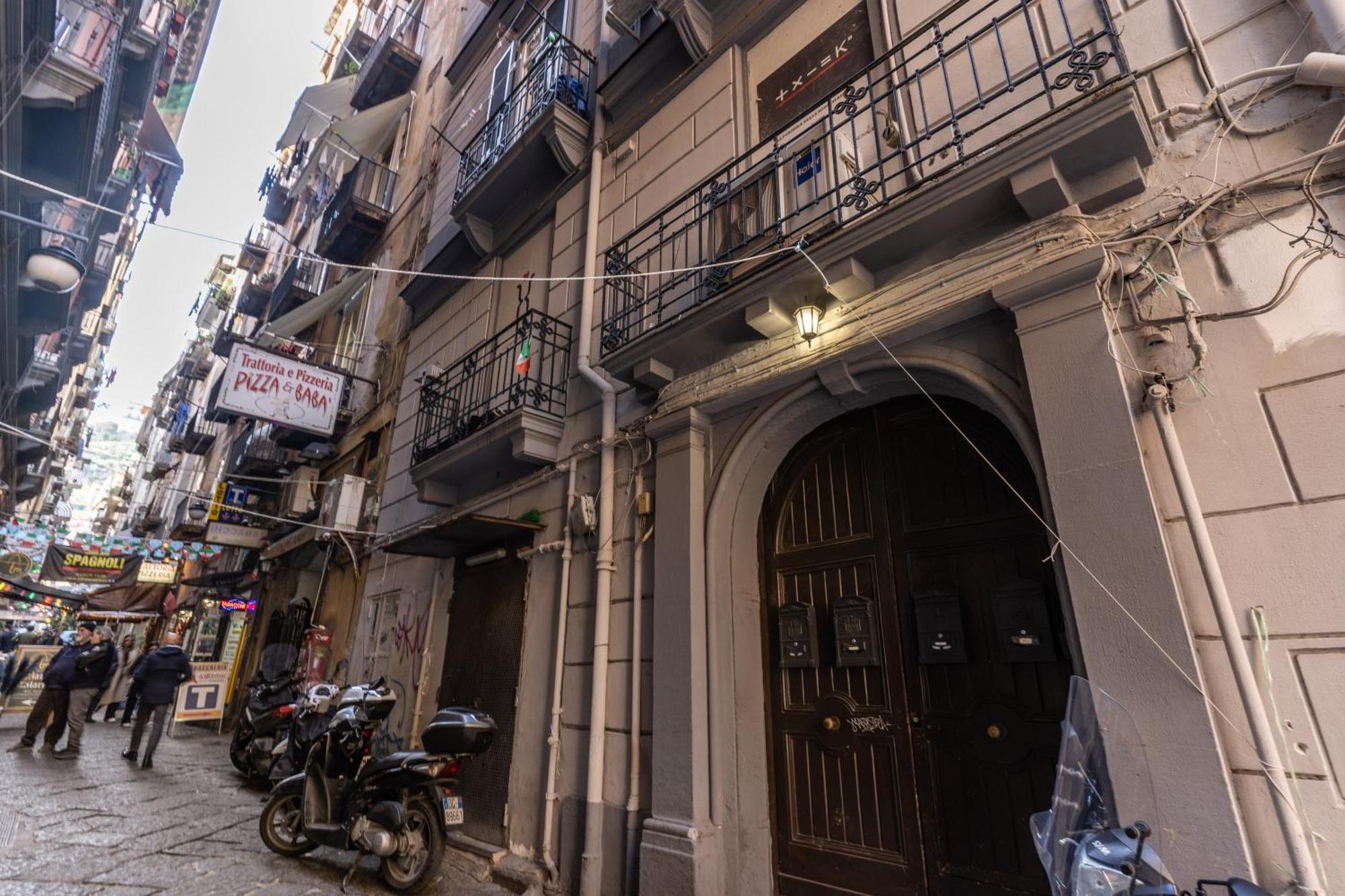 Due Porte A Toledo Napoli Bagian luar foto